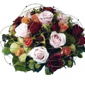 Round arrangement mixed roses